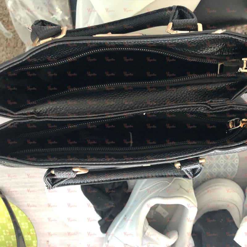 Bolsa Feminina Elegance com Pingente Decorativo e Alça Transversal