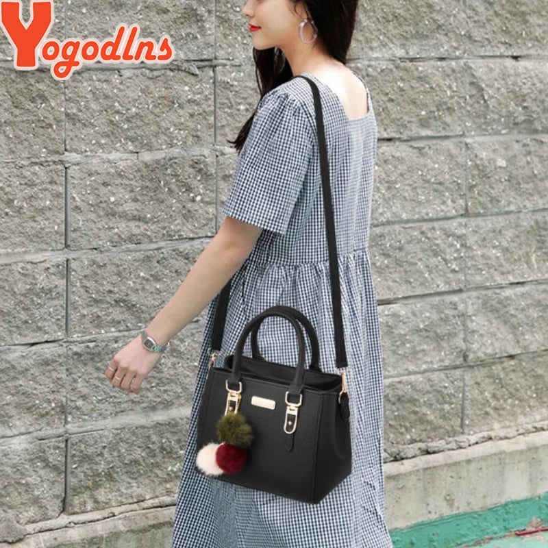 Bolsa Feminina Elegance com Pingente Decorativo e Alça Transversal