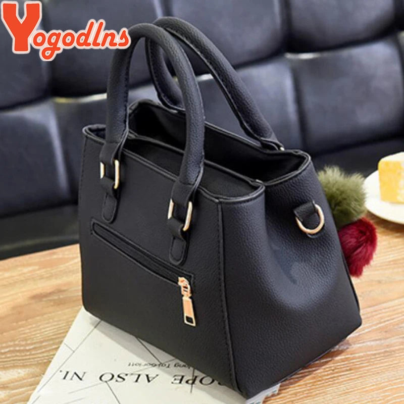 Bolsa Feminina Elegance com Pingente Decorativo e Alça Transversal