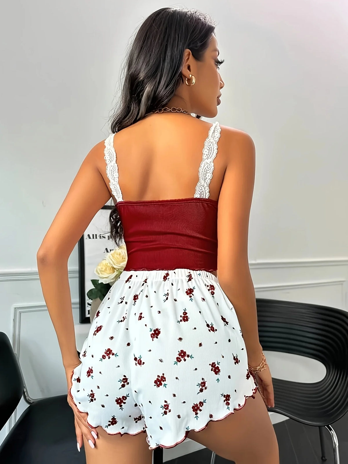 Conjunto de Pijama Feminino de Renda com Short Estampado Floral – 2 Peças