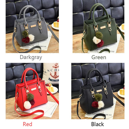 Bolsa Feminina Elegance com Pingente Decorativo e Alça Transversal