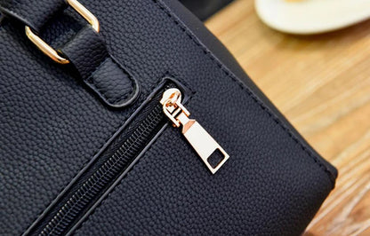 Bolsa Feminina Elegance com Pingente Decorativo e Alça Transversal