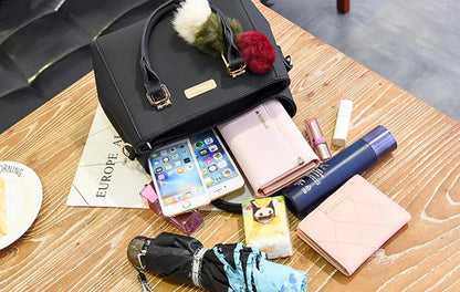 Bolsa Feminina Elegance com Pingente Decorativo e Alça Transversal