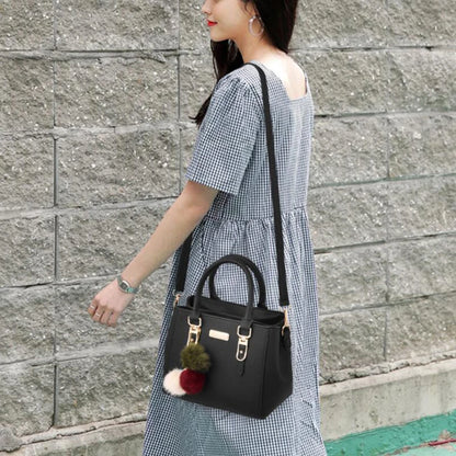 Bolsa Feminina Elegance com Pingente Decorativo e Alça Transversal