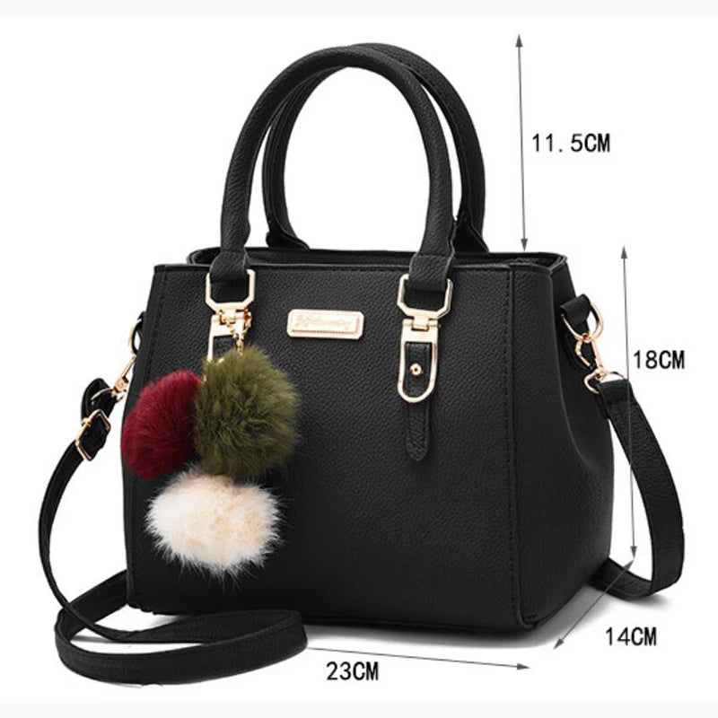 Bolsa Feminina Elegance com Pingente Decorativo e Alça Transversal