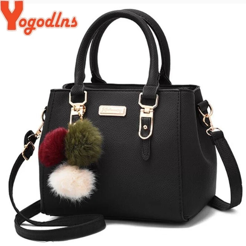 Bolsa Feminina Elegance com Pingente Decorativo e Alça Transversal