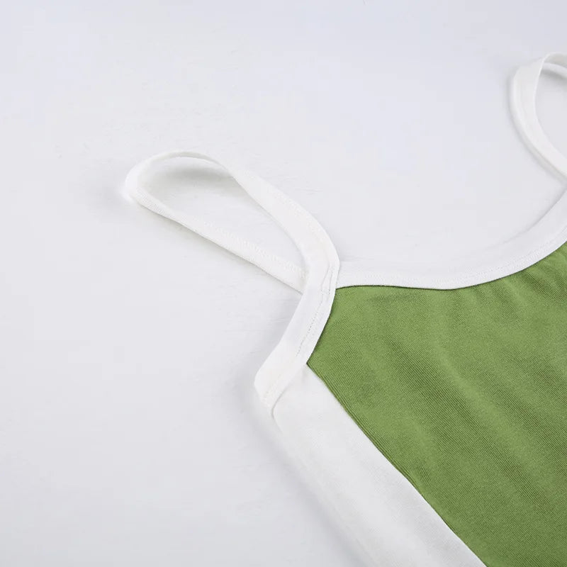 Cropped Feminino Canelado com Alças Contrastantes – Casual Moderno