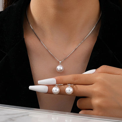 Conjunto Feminino de Colar e Brincos com Zircônias – Elegância Premium