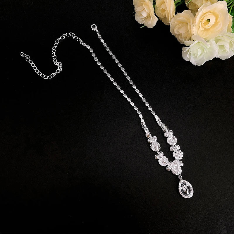 Conjunto Feminino de Colar e Brincos com Zircônias – Elegância Premium