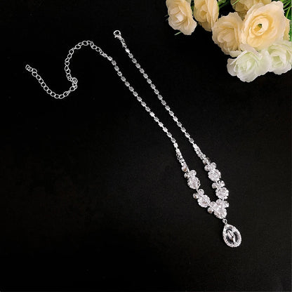 Conjunto Feminino de Colar e Brincos com Zircônias – Elegância Premium
