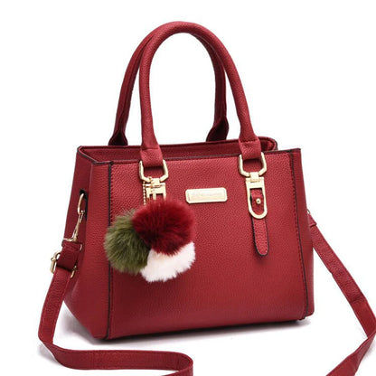 Bolsa Feminina Elegance com Pingente Decorativo e Alça Transversal