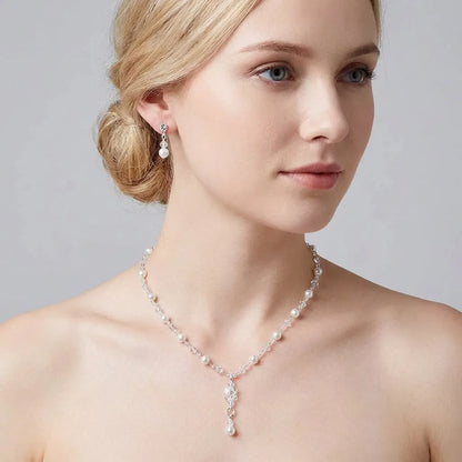 Conjunto Feminino de Colar e Brincos com Zircônias – Elegância Premium