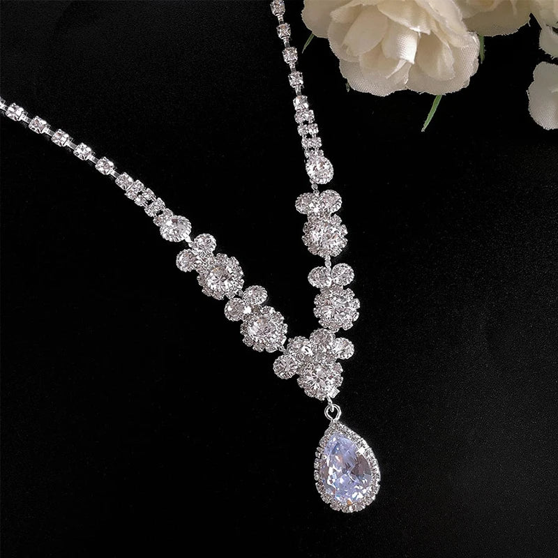 Conjunto Feminino de Colar e Brincos com Zircônias – Elegância Premium