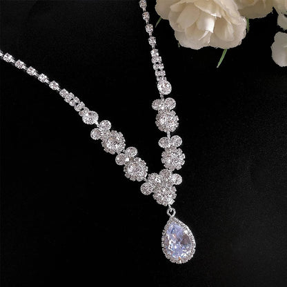 Conjunto Feminino de Colar e Brincos com Zircônias – Elegância Premium