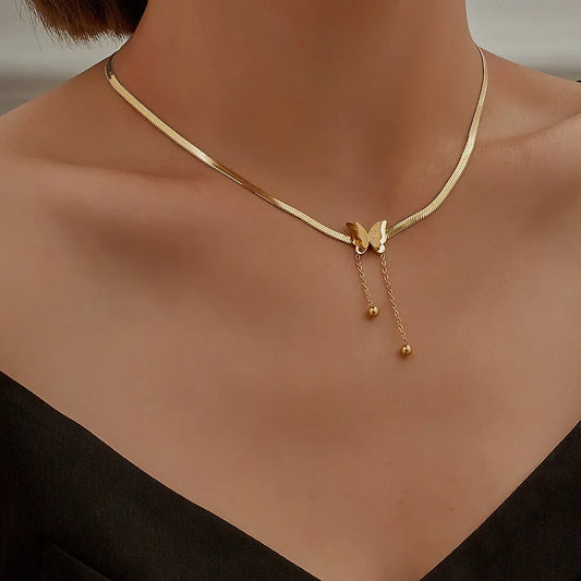 Colar de Borboleta com Corrente de Malha Lisa