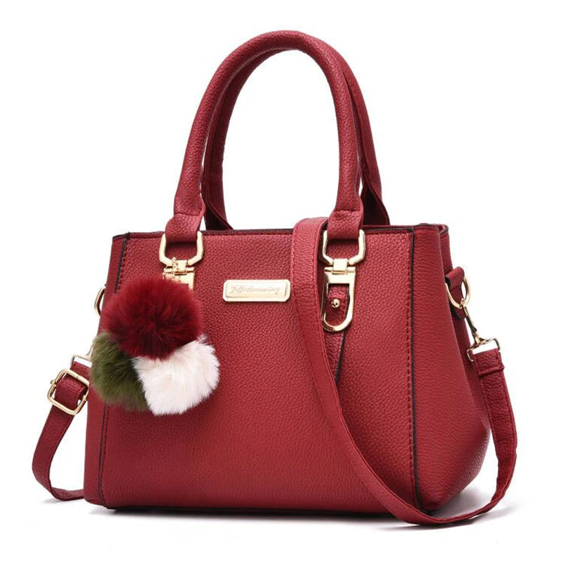 Bolsa Feminina Elegance com Pingente Decorativo e Alça Transversal