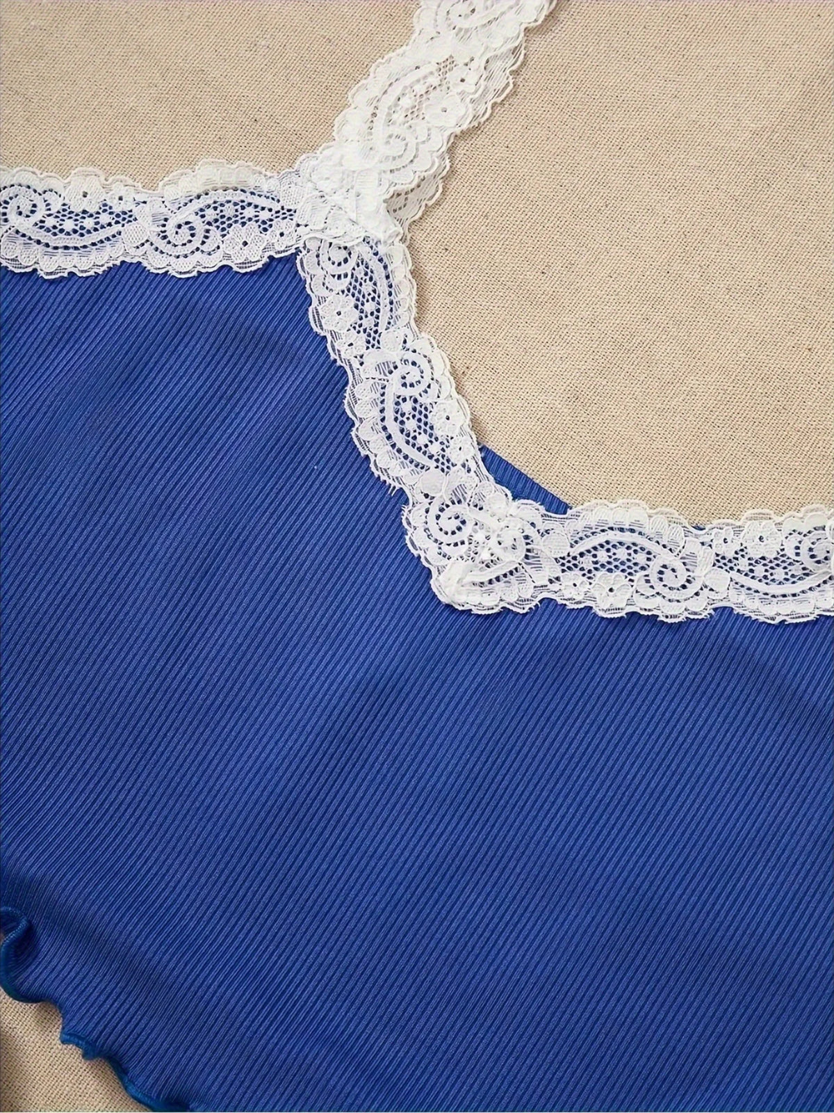Conjunto de Pijama Feminino de Renda com Short Estampado Floral – 2 Peças